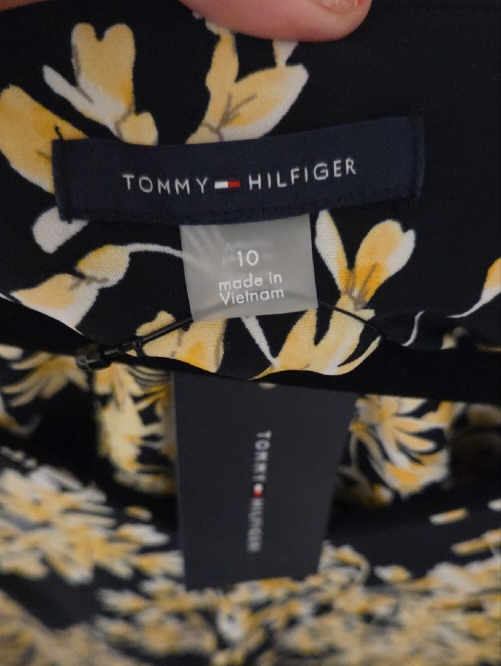 Tommy Hilfiger Black Floral V-Neck Dress with Yellow & White Blossoms NWT - Picture 4 of 7